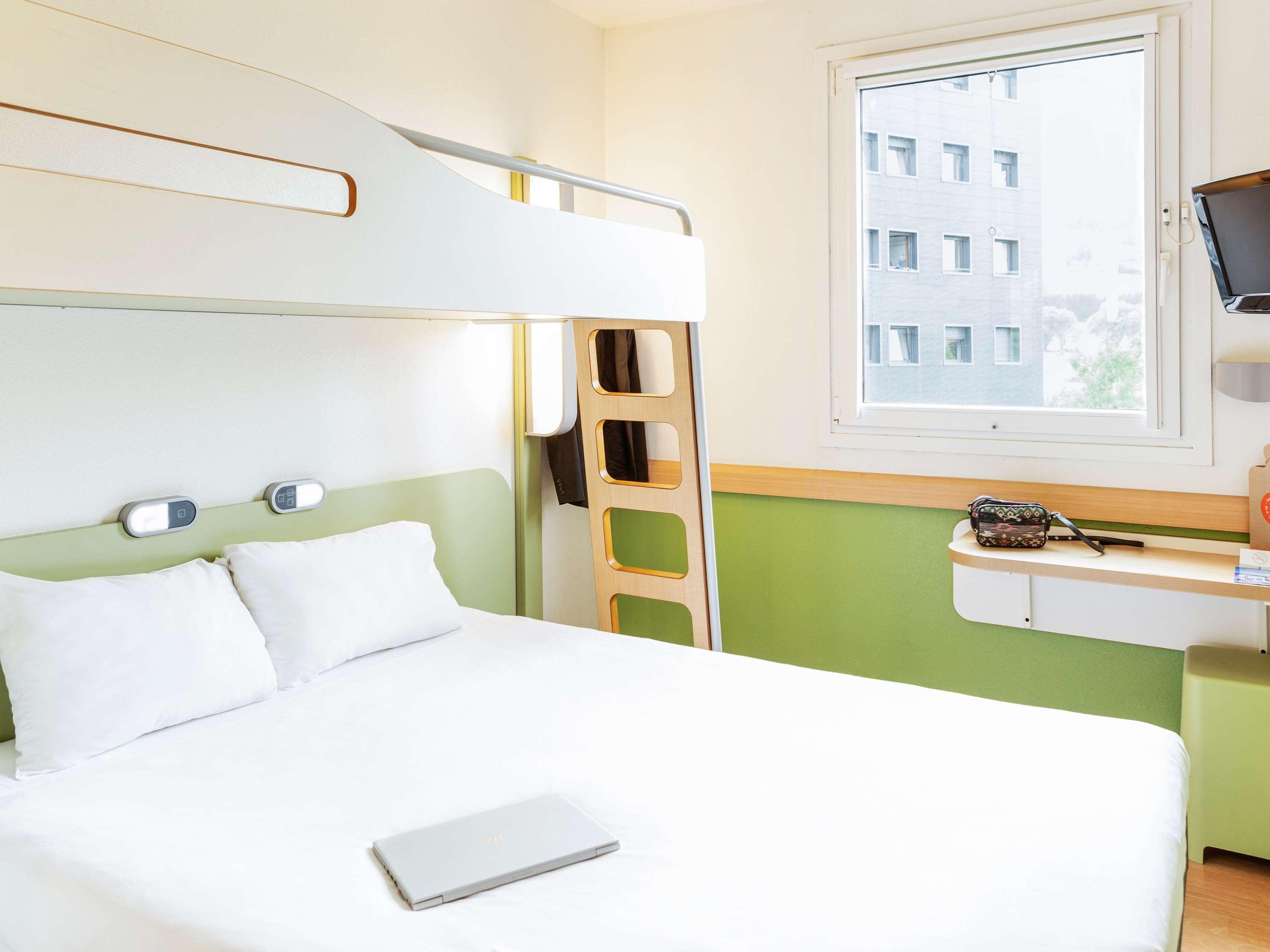Отель Ibis Овьедо Экстерьер фото